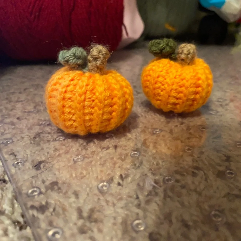 fall thanksgiving decor crochet knit pumpkins